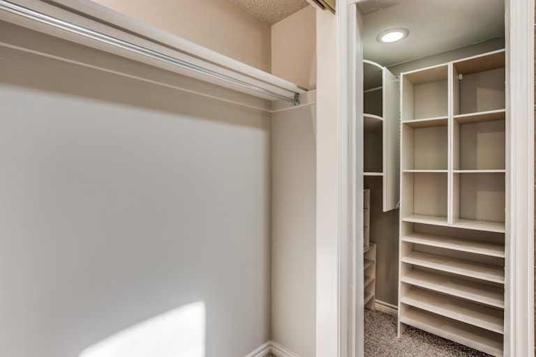 Photo 17 of 27 - 2618 Meadowridge Dr, Garland, TX 75044