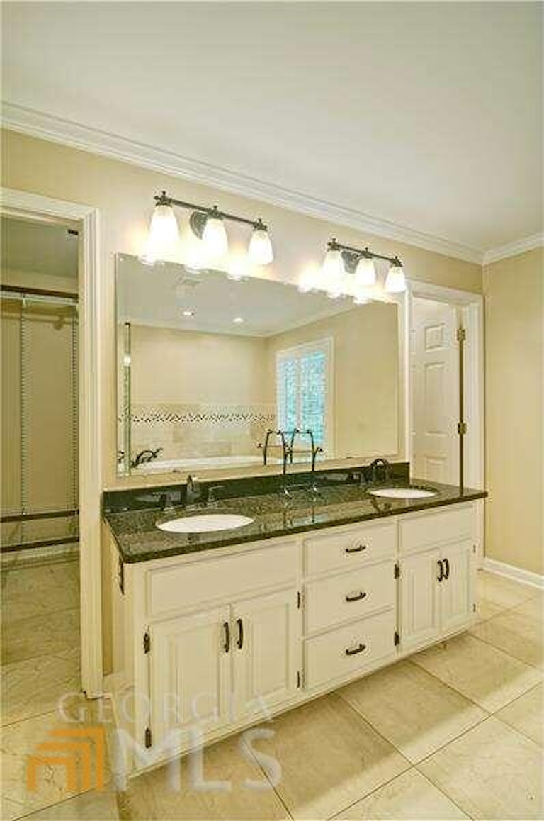 Photo 40 of 78 - 945 Whitehawk Trl, Lawrenceville, GA 30043