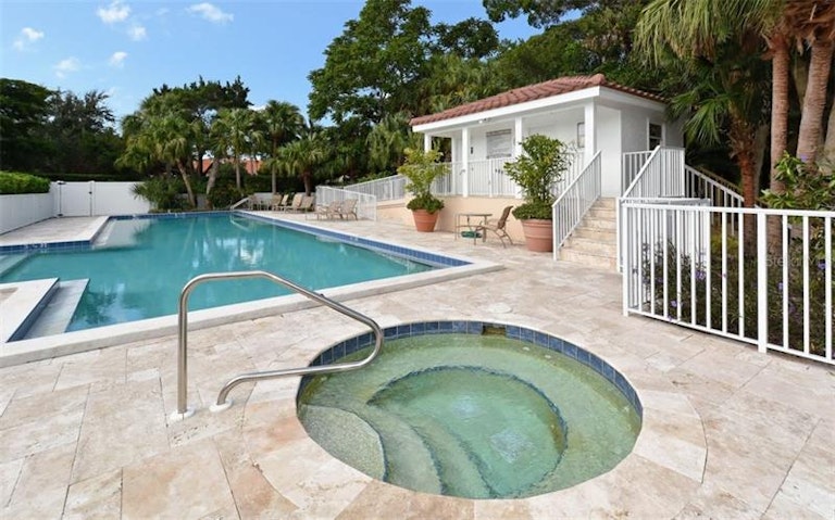 Photo 23 of 25 - 2204 Harbour Court Dr, Longboat Key, FL 34228