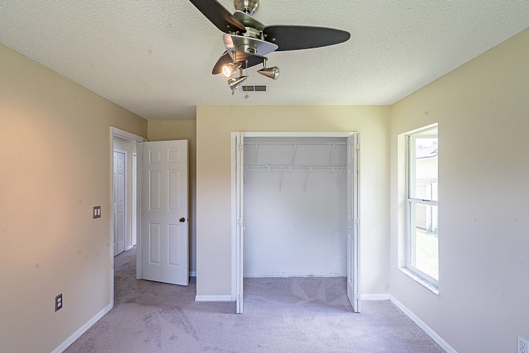Photo 24 of 28 - 10158 Brandon Cir, Orlando, FL 32836