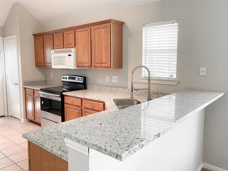 Photo 8 of 22 - 1603 Myrtle Dr, Little Elm, TX 75068