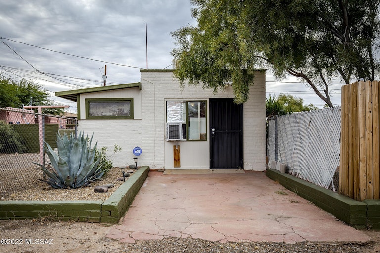 Photo 11 of 43 - 1548 E 9th St, Tucson, AZ 85719