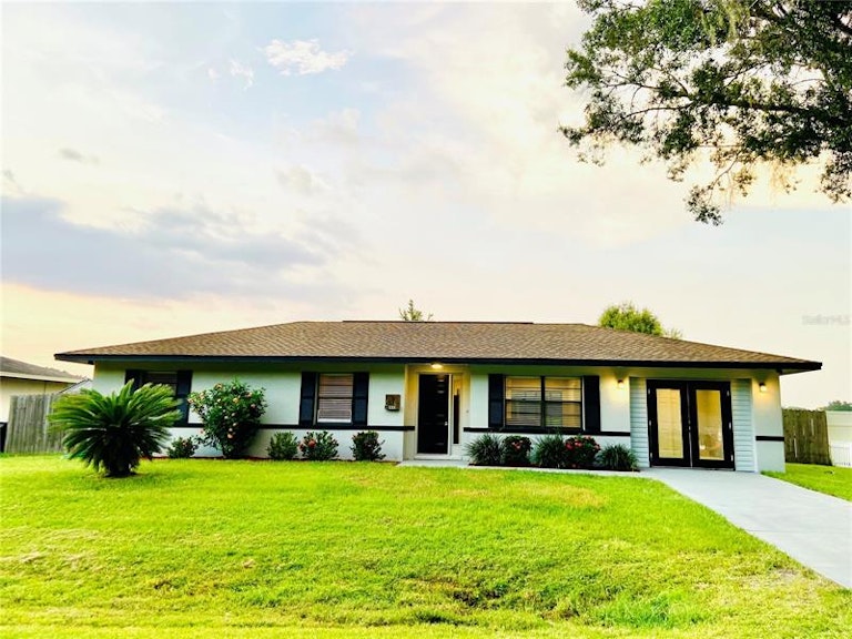 Photo 1 of 18 - 533 Fox Lake Dr, Lakeland, FL 33809