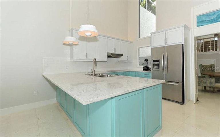 Photo 7 of 25 - 2204 Harbour Court Dr, Longboat Key, FL 34228