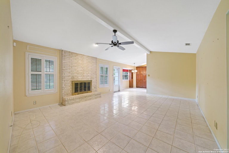 Photo 8 of 29 - 2035 Morning Dove St, San Antonio, TX 78232