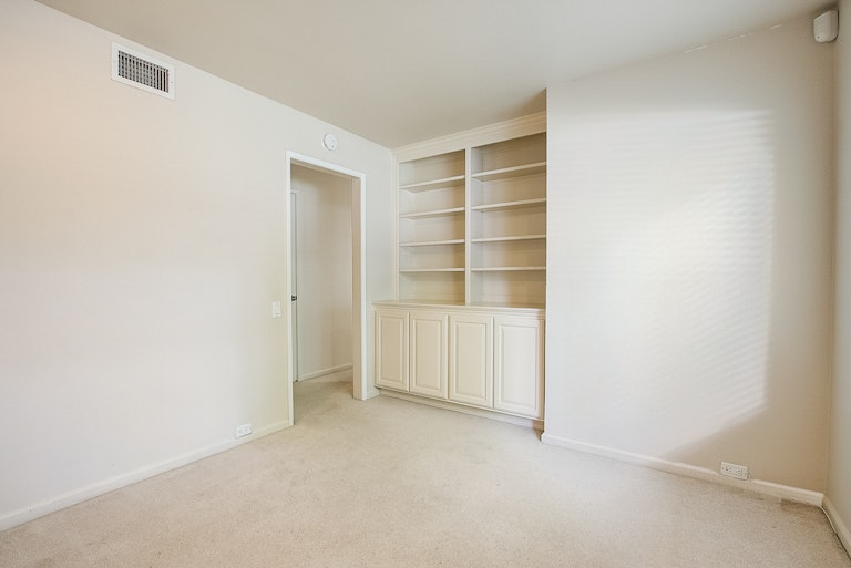 Photo 24 of 35 - 106 Hartnell Pl, Sacramento, CA 95825