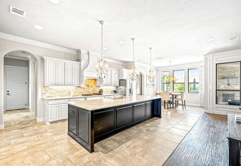 Photo 10 of 37 - 1620 Cattle Dr, Prosper, TX 75078