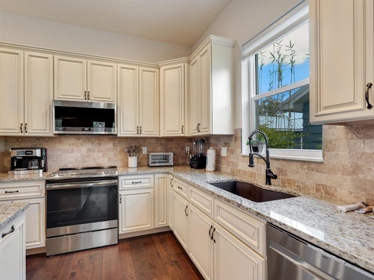 Photo 8 of 69 - 635 N Osprey Ave, Sarasota, FL 34236
