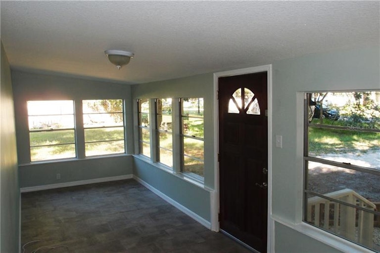 Photo 3 of 17 - 3703 2nd Avenue Dr E, Palmetto, FL 34221