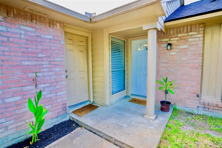 Photo 3 of 20 - 16906 Cairngale St, Houston, TX 77084