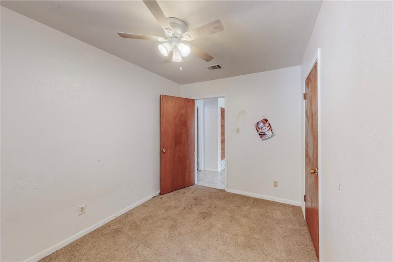Photo 6 of 17 - 5312 Libbey Ave, Fort Worth, TX 76107
