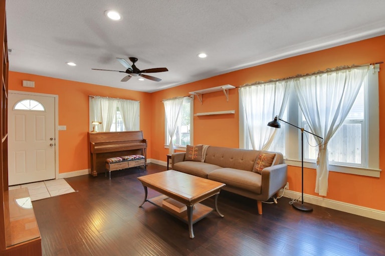 Photo 14 of 28 - 3406 40th St, Sacramento, CA 95817