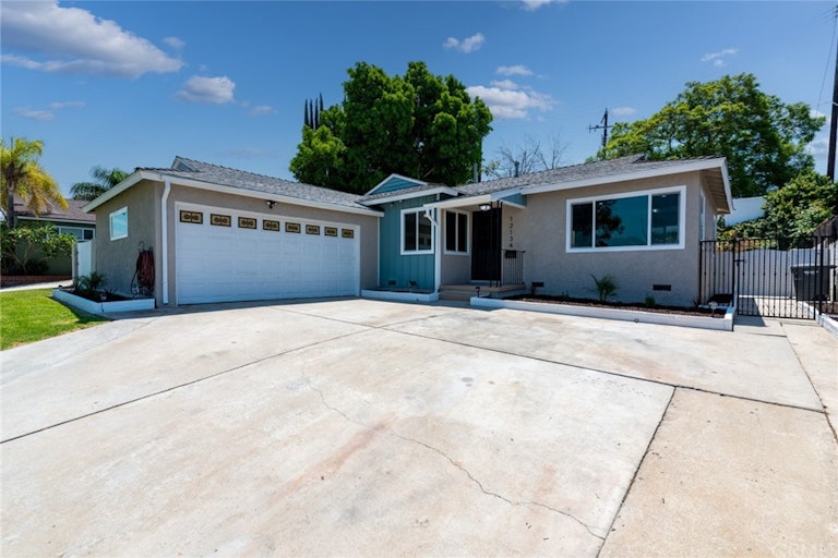 Photo 3 of 27 - 12134 Singleton Dr, La Mirada, CA 90638