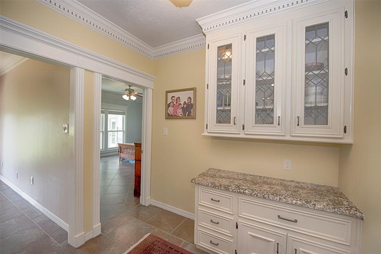 Photo 19 of 42 - 15806 Brook Forest Dr, Houston, TX 77059
