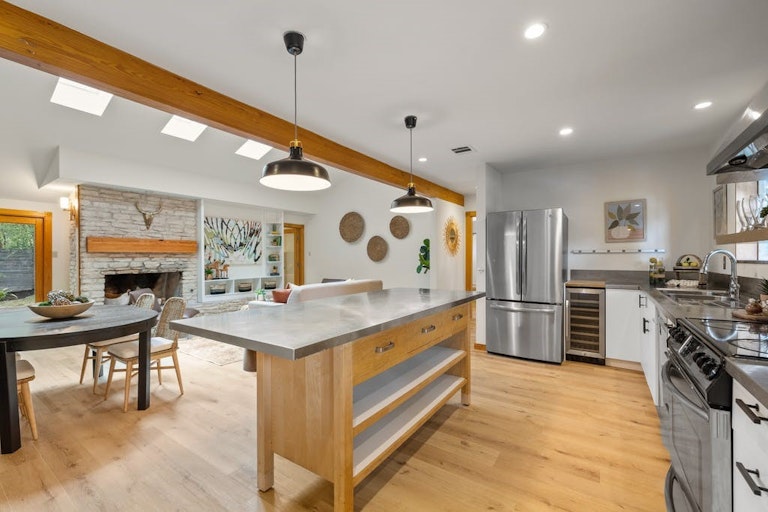 Photo 8 of 26 - 12904 Trailwood Rd, Austin, TX 78727