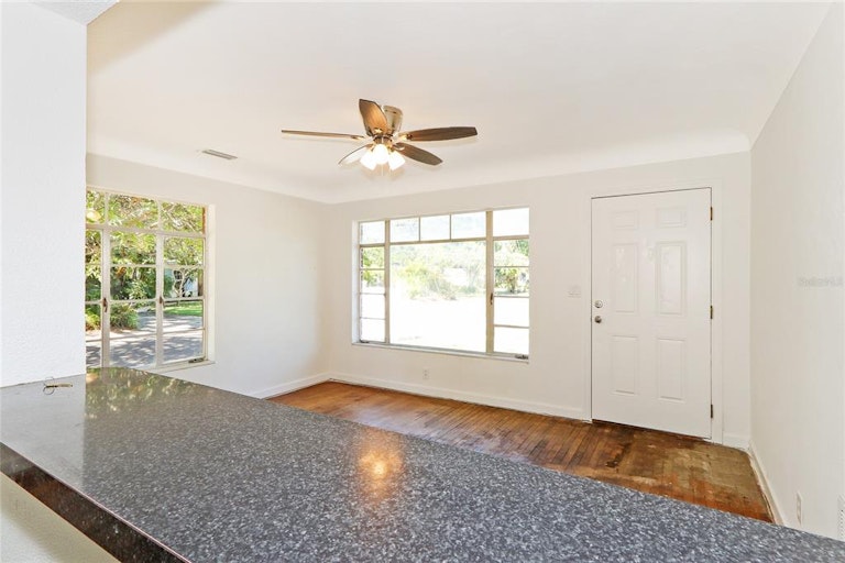 Photo 7 of 35 - 2601 Upton St S, Gulfport, FL 33711