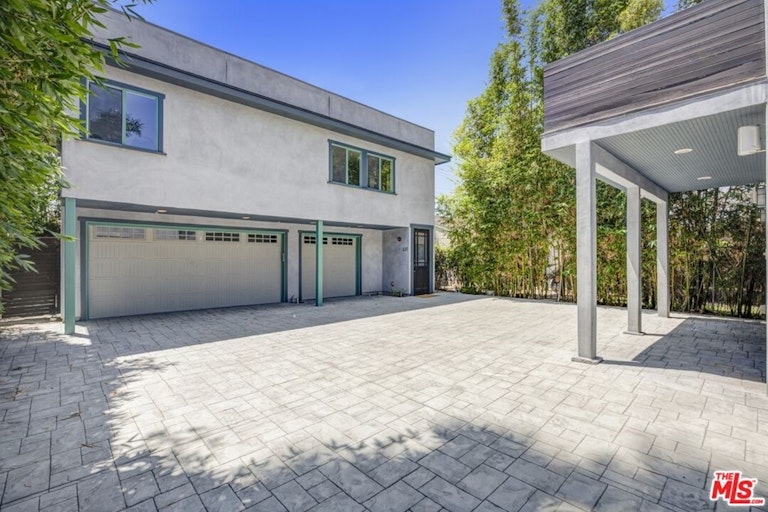 Photo 40 of 49 - 641 N Mariposa Ave, Los Angeles, CA 90004
