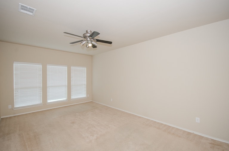 Photo 19 of 44 - 9713 Mulligan Dr, McKinney, TX 75072