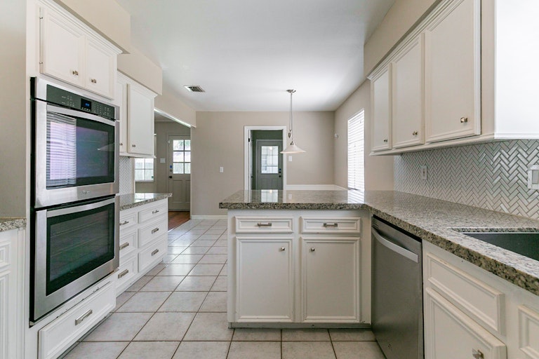 Photo 4 of 30 - 3311 Glenn Lakes Ln, Missouri City, TX 77459