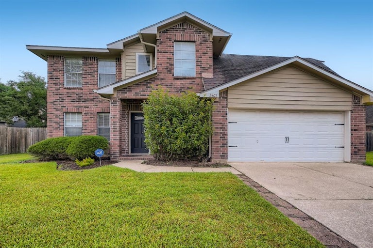 Photo 1 of 28 - 2903 Queen Victoria St, Pearland, TX 77581