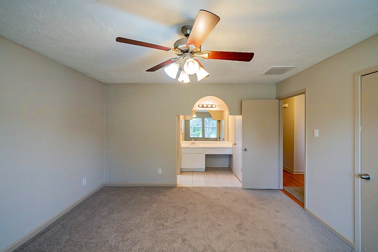 Photo 24 of 32 - 105 Greenshire Dr, League City, TX 77573