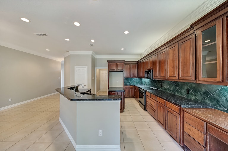 Photo 7 of 22 - 4119 Crossgate Ct, Arlington, TX 76016