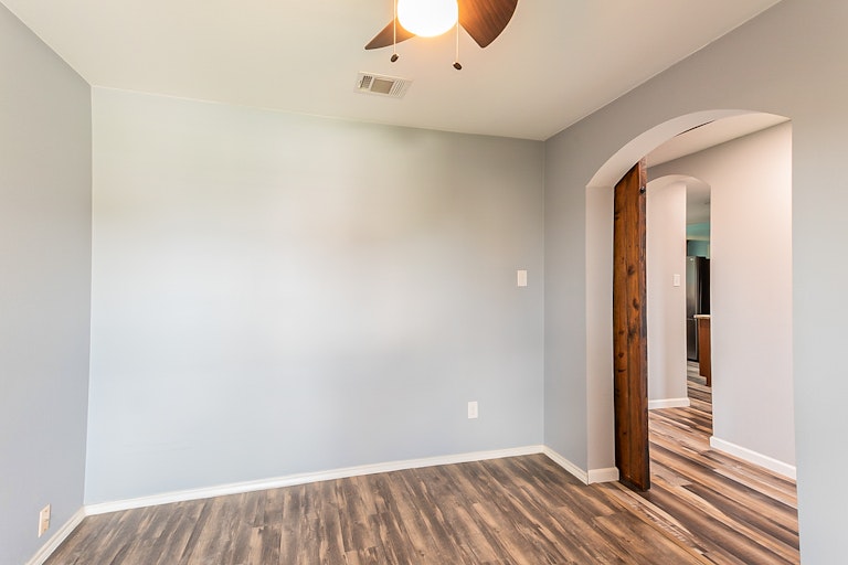 Photo 11 of 25 - 1307 Bent Grass Dr, Princeton, TX 75407