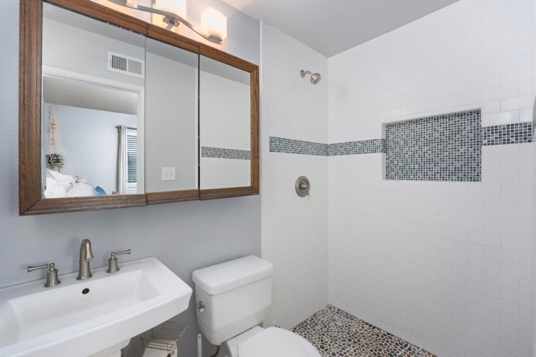 Photo 20 of 52 - 2341 Rogue River Dr, Sacramento, CA 95826