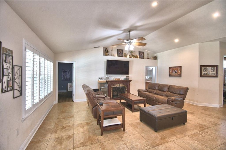Photo 22 of 52 - 1593 Doves View Cir, Auburndale, FL 33823