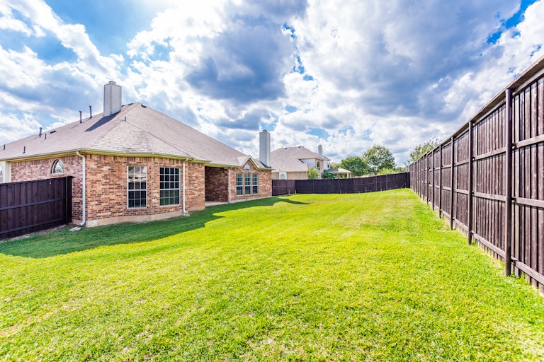 Photo 35 of 35 - 1807 Sussex Way, Corinth, TX 76210