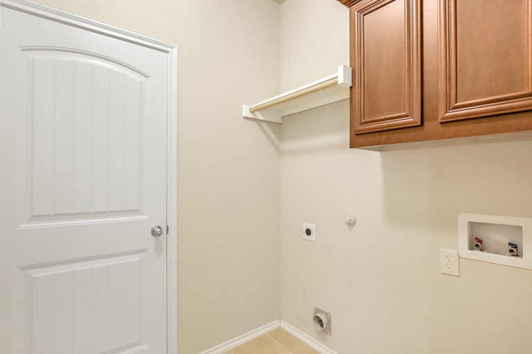 Photo 27 of 28 - 2020 Stonewood Dr, Lancaster, TX 75134
