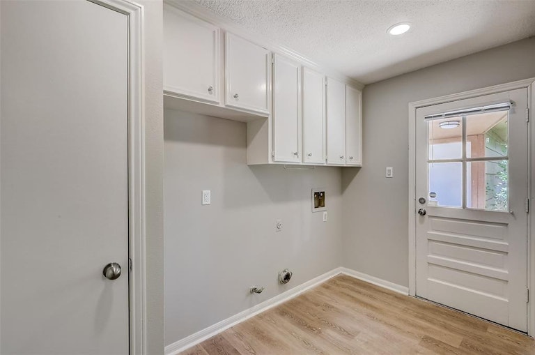 Photo 22 of 46 - 14002 Cedar Point Dr, Houston, TX 77070