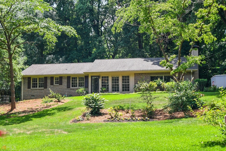 Photo 1 of 31 - 1405 Maple Dr SW, Lilburn, GA 30047