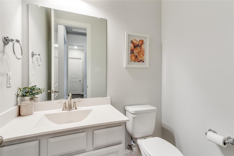 Photo 26 of 33 - 2404 Carrington Dr, Mansfield, TX 76063