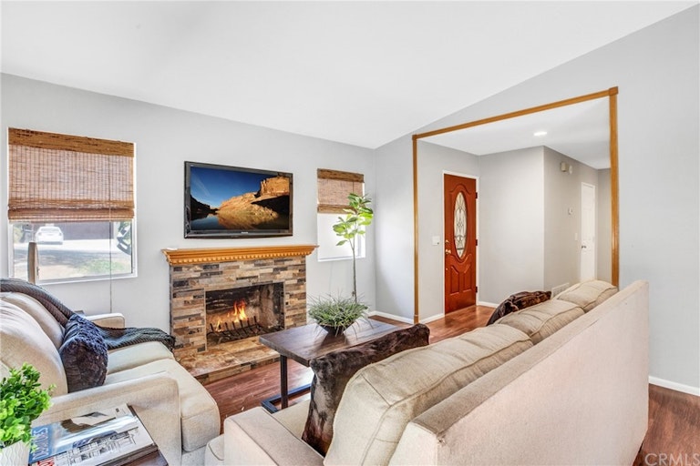 Photo 8 of 40 - 8388 Verbena Dr, Riverside, CA 92504