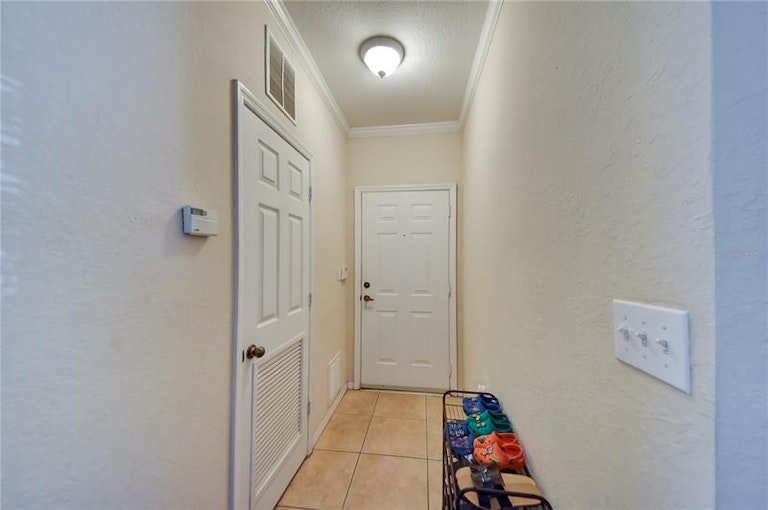 Photo 4 of 35 - 10103 Courtney Palms Blvd #202, Tampa, FL 33619