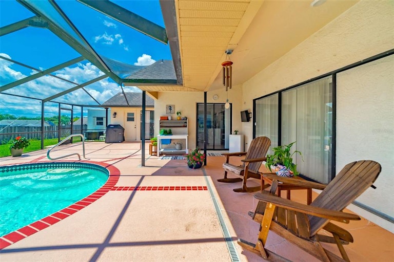 Photo 41 of 58 - 7704 Tessa Dr, Zephyrhills, FL 33540