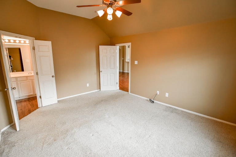 Photo 4 of 25 - 3209 Bloomfield Trl, Mansfield, TX 76063