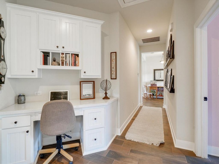 Photo 25 of 40 - 6409 Shoreline Dr, Little Elm, TX 75068
