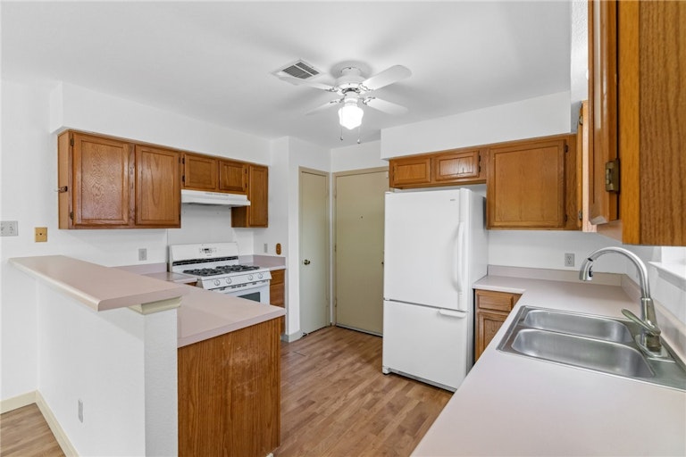 Photo 11 of 30 - 8801 Piney Creek Bnd, Austin, TX 78745