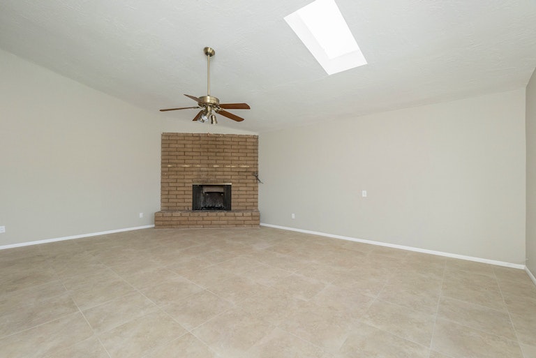 Photo 7 of 19 - 4707 S Clark Dr, Tempe, AZ 85282