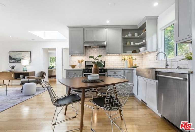 Photo 44 of 49 - 641 N Mariposa Ave, Los Angeles, CA 90004
