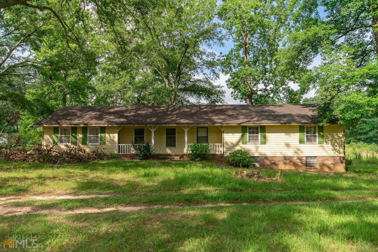 Photo 1 of 37 - 173 Kite Lake Rd, Fayetteville, GA 30214