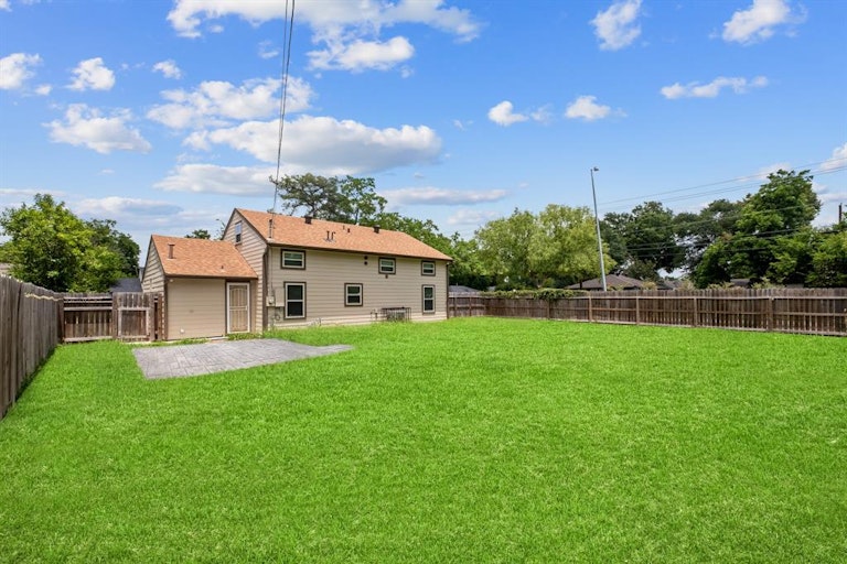 Photo 19 of 21 - 3838 Alsace St, Houston, TX 77021