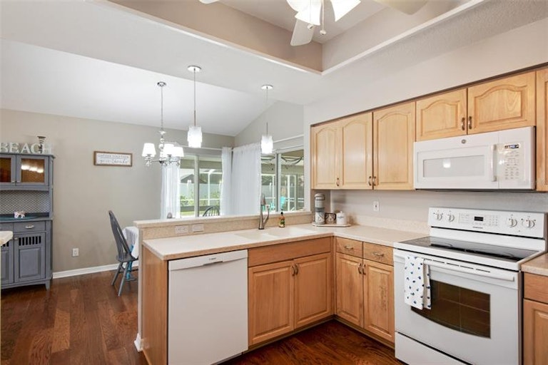 Photo 16 of 50 - 1719 Woodpond Way, Lutz, FL 33559