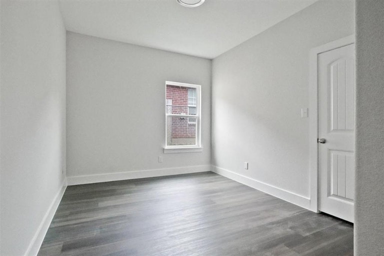 Photo 15 of 25 - 4805 Chapman St, Fort Worth, TX 76105