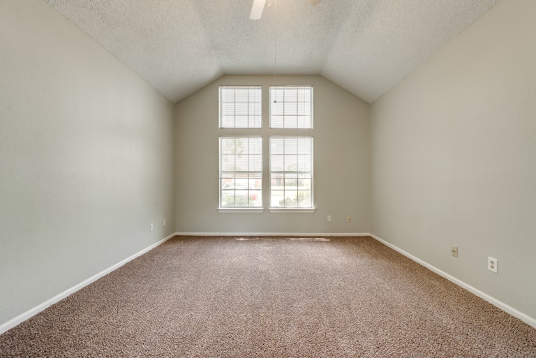 Photo 14 of 25 - 3910 Martha Ln, Rowlett, TX 75088