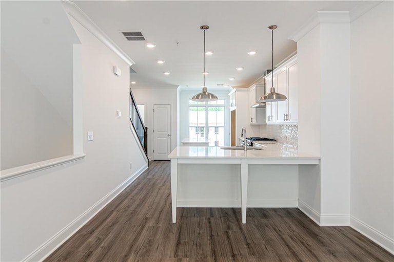 Photo 9 of 37 - 211 Downing Dr #81, Alpharetta, GA 30022