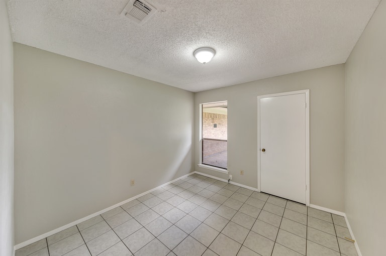 Photo 20 of 24 - 1124 Park Center Ct, Saginaw, TX 76179