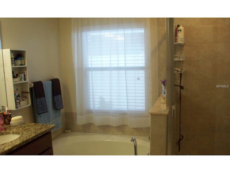 Photo 18 of 25 - 18334 Waydale Loop, Hudson, FL 34667
